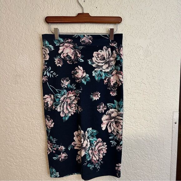 Renee C. Navy‎ Blue Floral Pencil Skirt Size Medium - Picture 5 of 8
